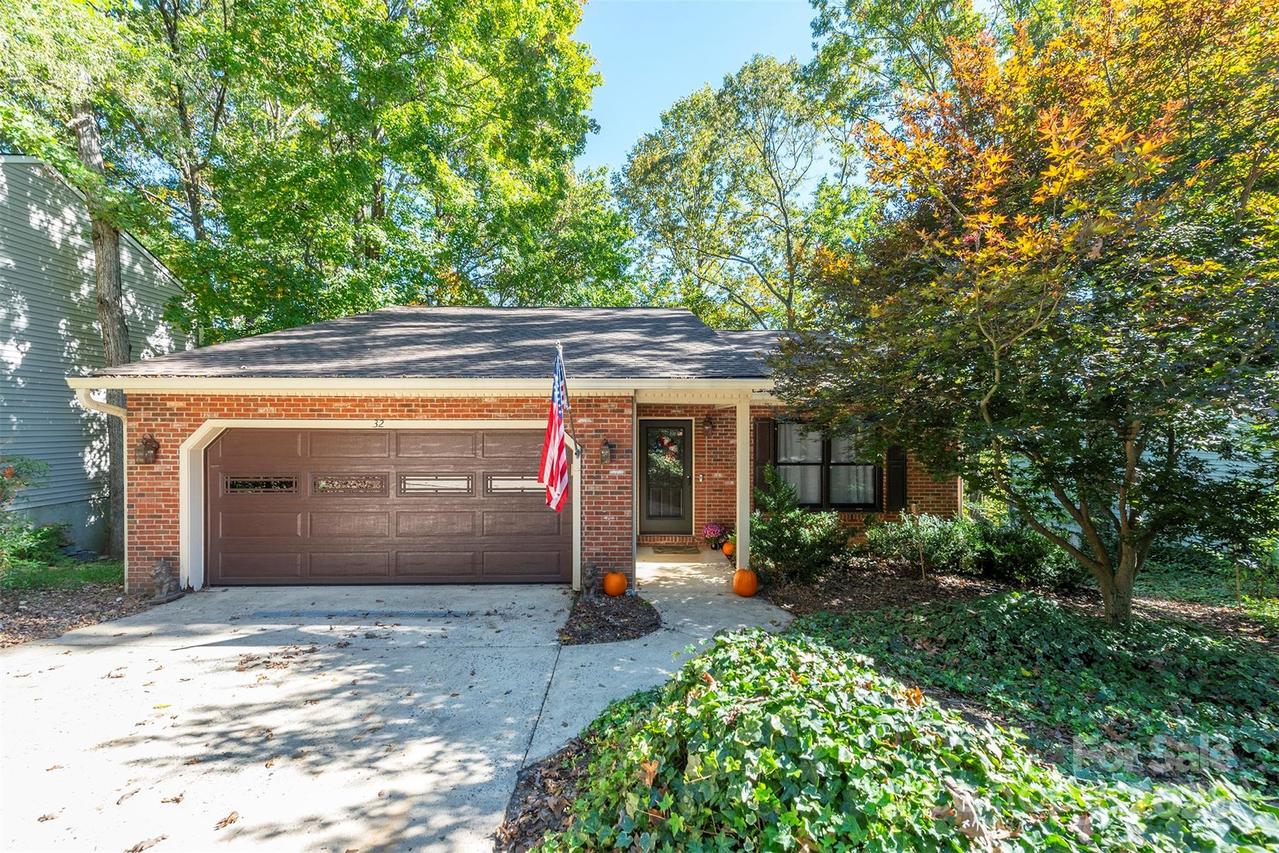 32 Foxberry Dr., Arden, NC 28704