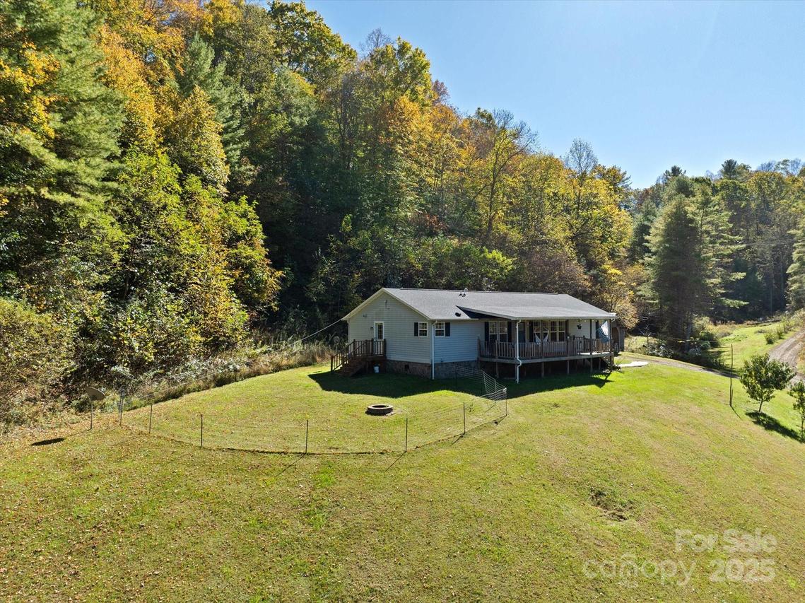 187 Rusty Sweet Dr., Burnsville, NC 28714