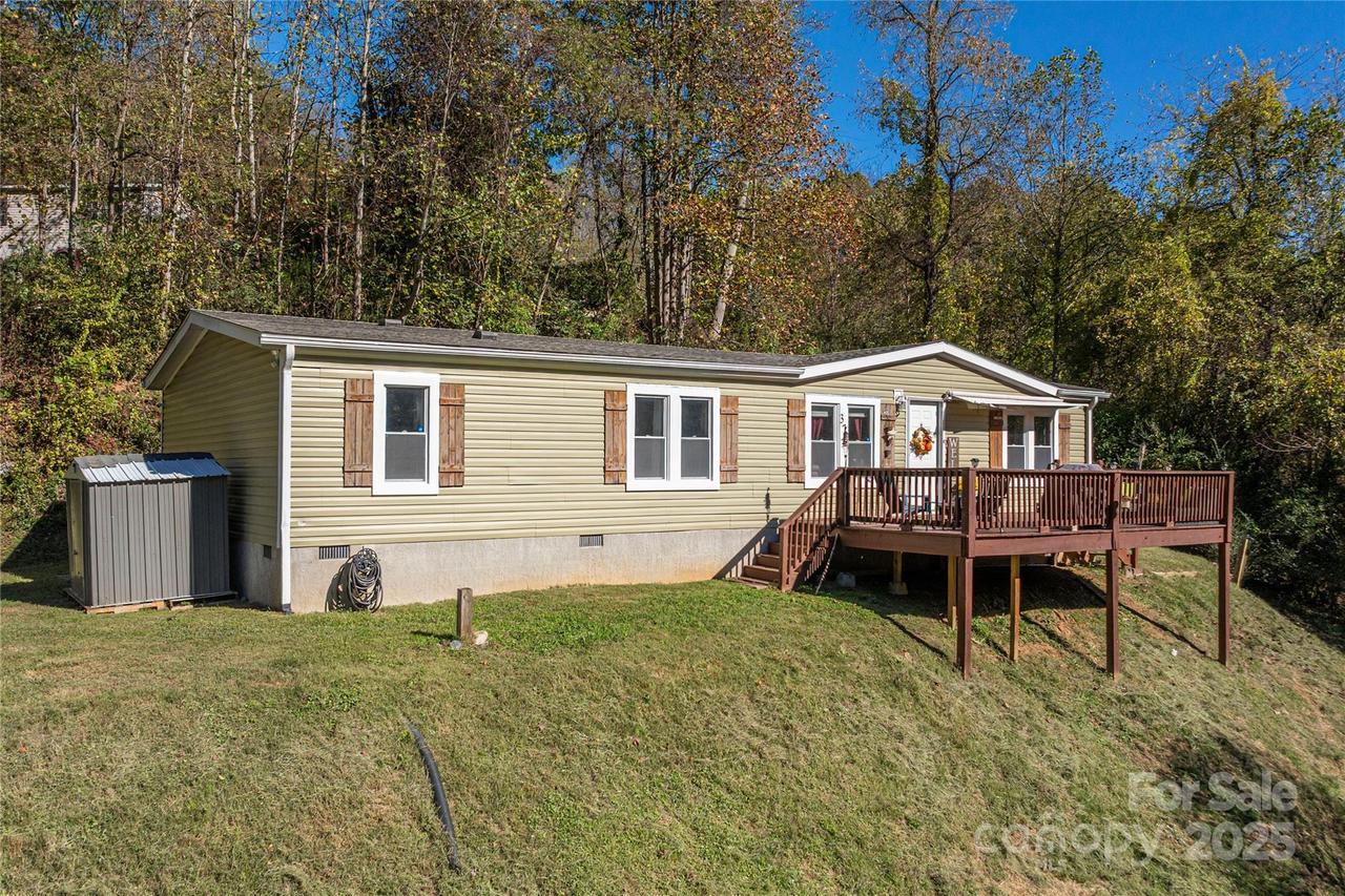 376 Wellstown Rd., Canton, NC 28716