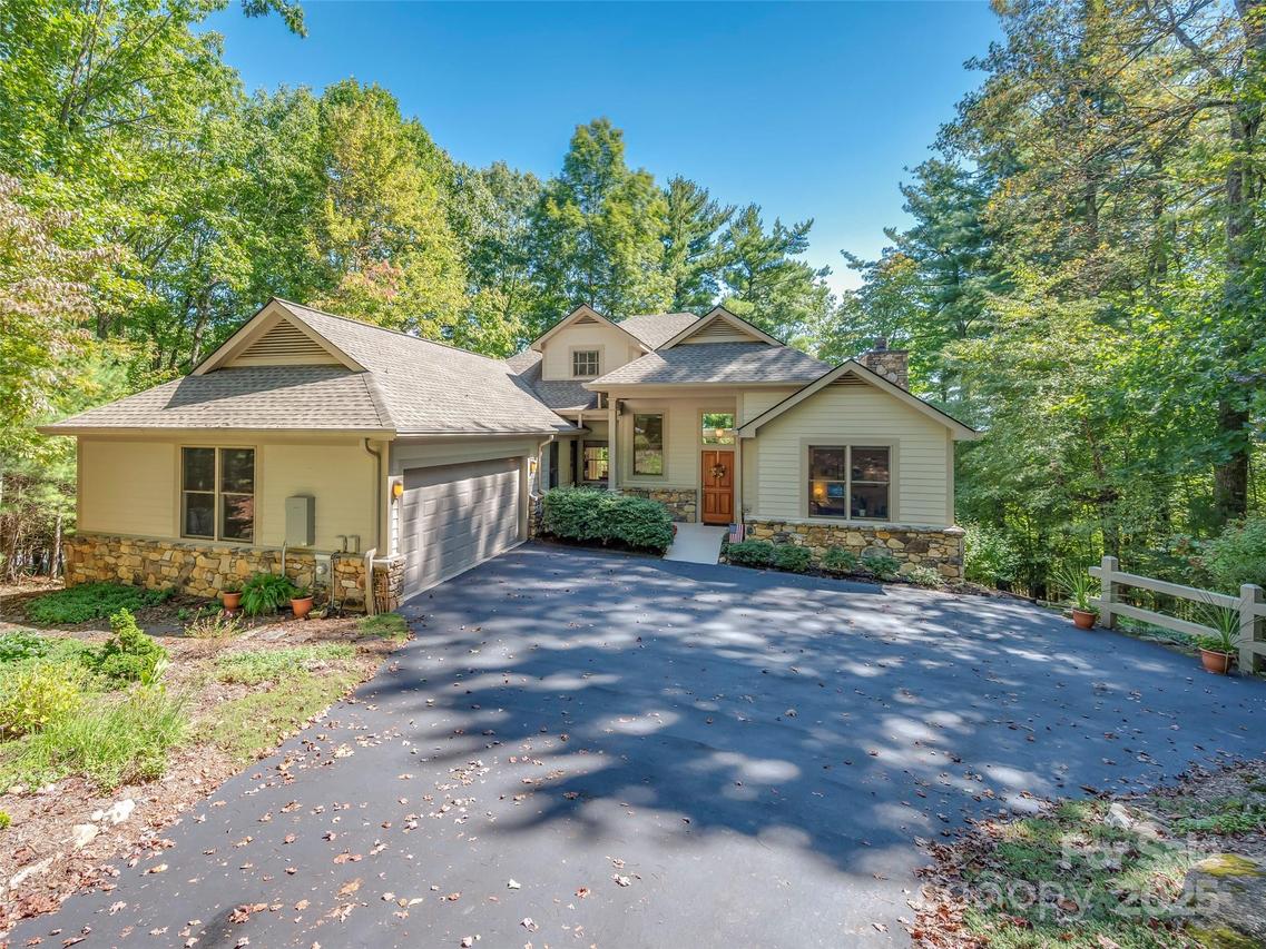 1001 Mcfarlane Way, Hendersonville, NC 28739