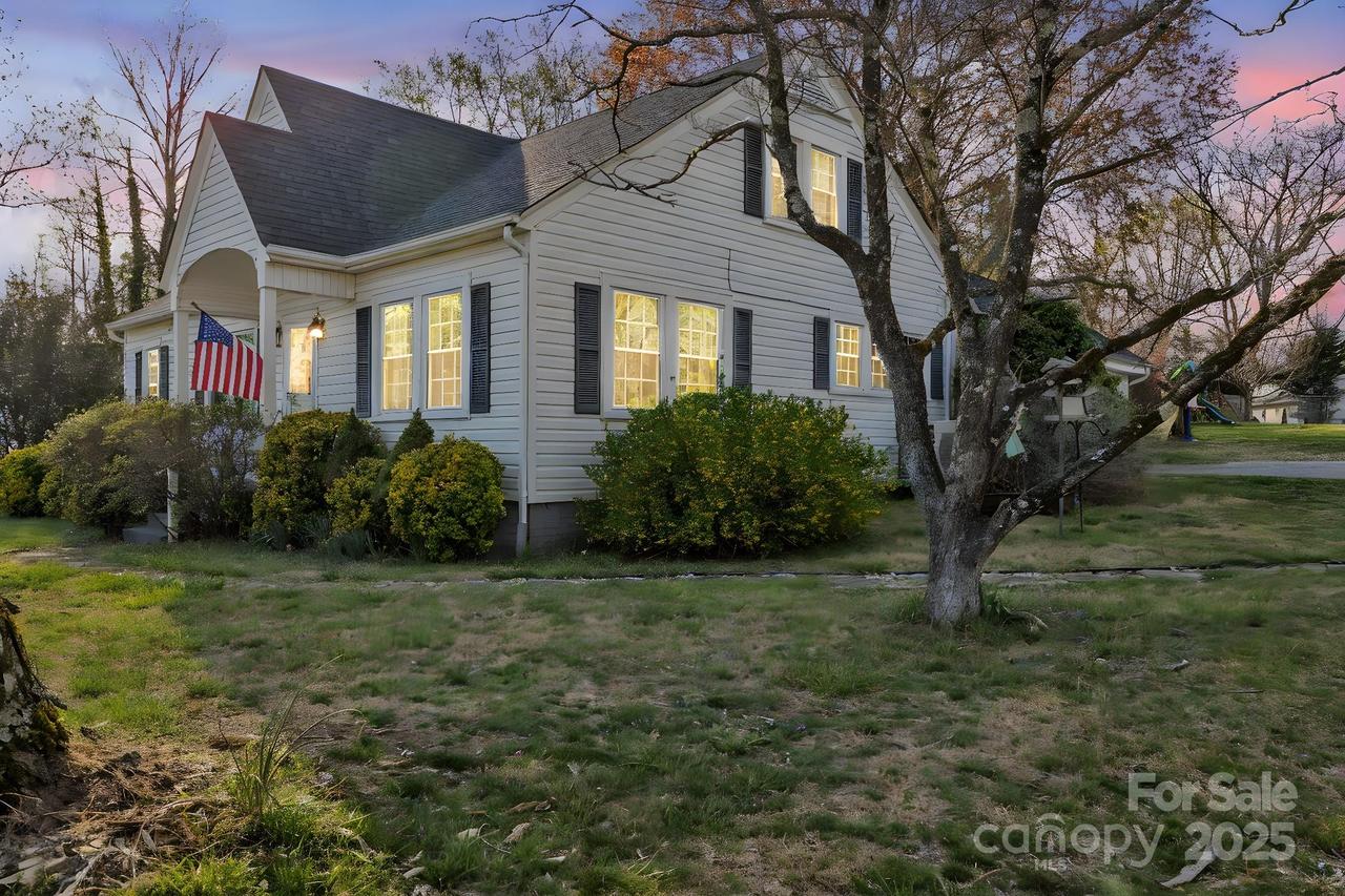 1109 Wildwood Rd., Lenoir, NC 28645
