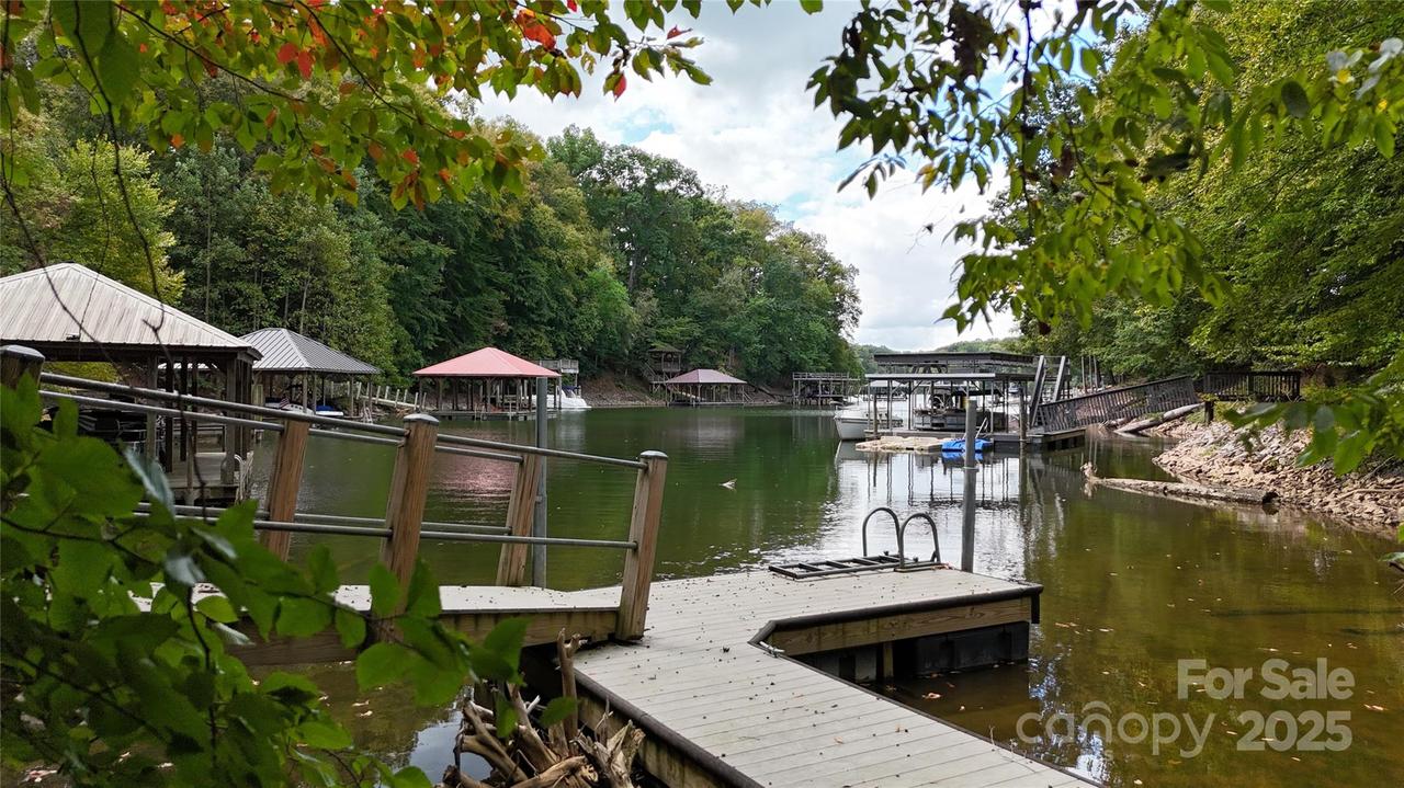 204 S Harbor Watch Dr., Statesville, NC 28677