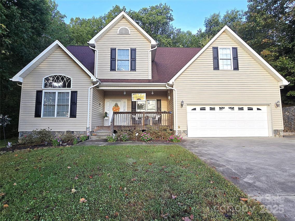4130 Oakmont Ln., Hickory, NC 28602