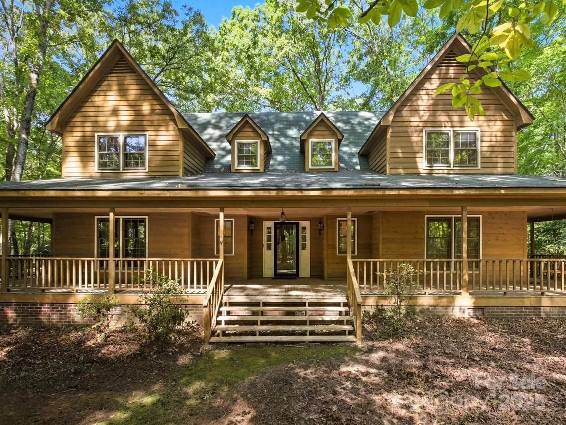 100 Canterbury Ln., Matthews, NC 28104