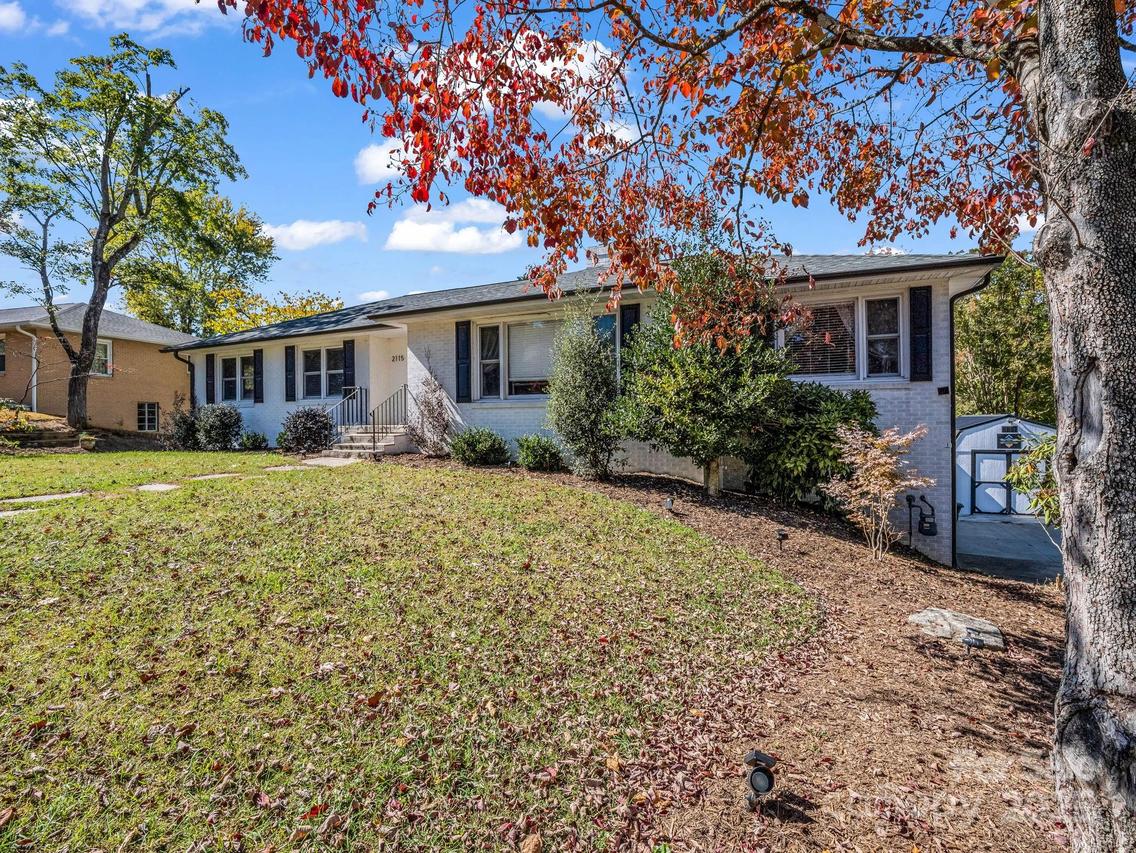 2115 N Stoney View Ct., Hendersonville, NC 28792