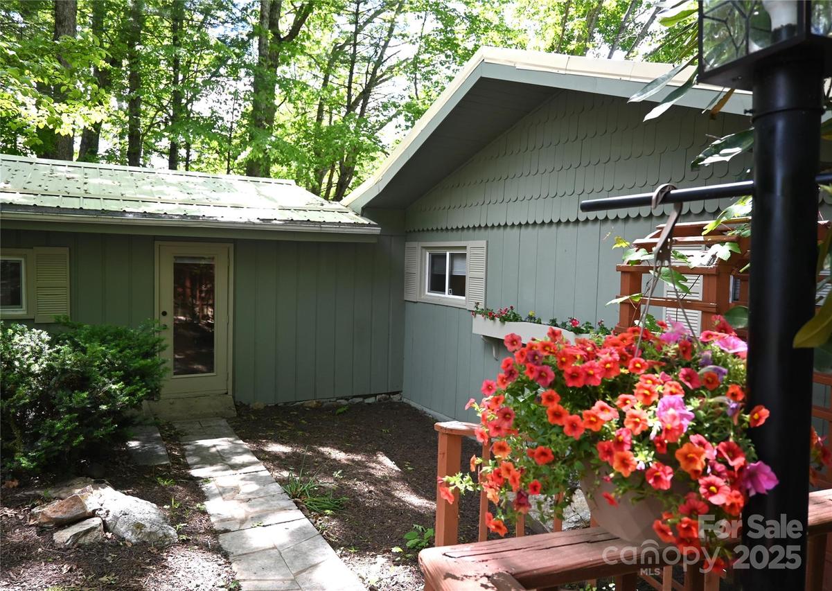 220 Skyline Rd., West Jefferson, NC 28694