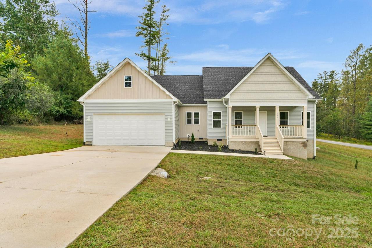 142 Crystal Heights Dr., Hendersonville, NC 28739