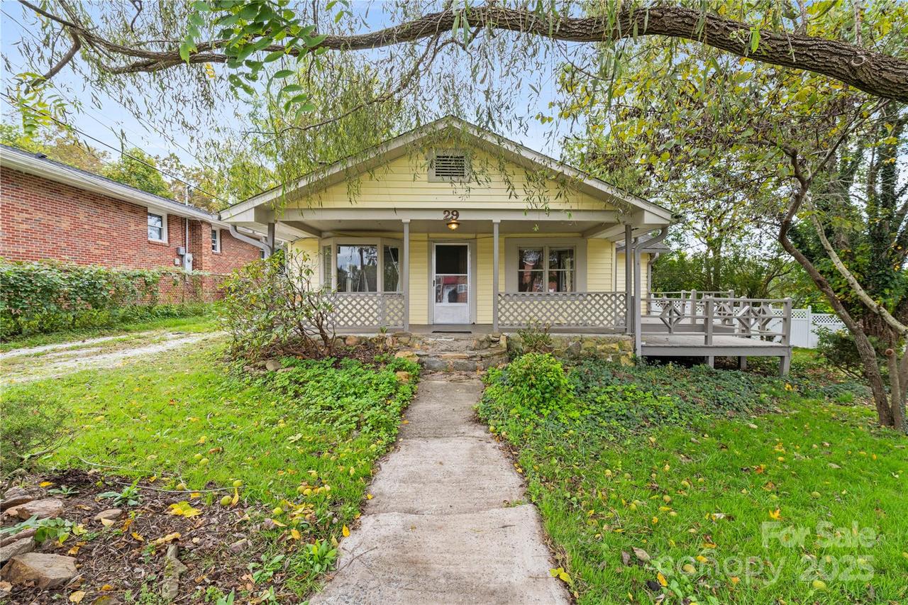 29 Le-an-hurst Rd., Asheville, NC 28803