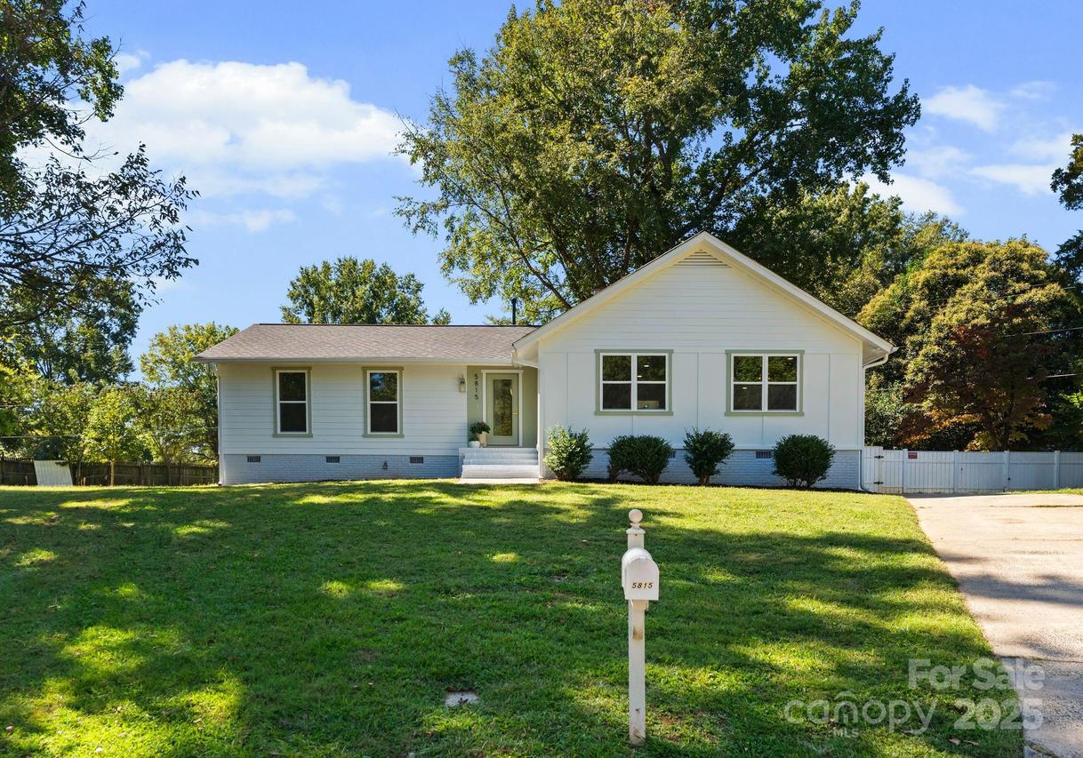 5815 Katrine Ct., Charlotte, NC 28208