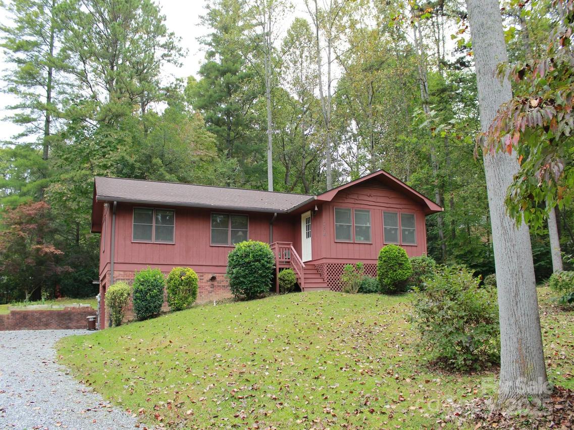 234 Fallen Timber Rd., Hendersonville, NC 28791