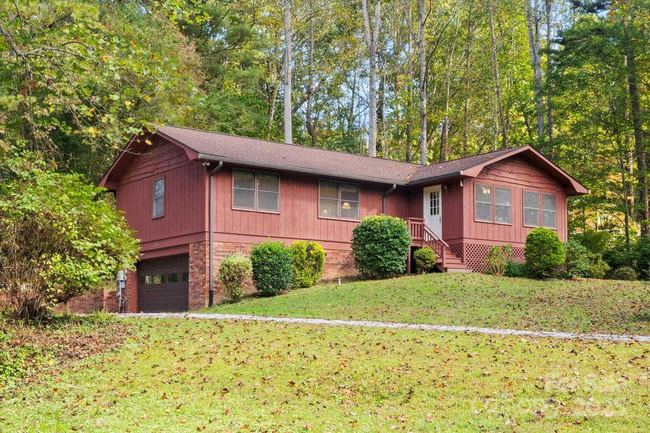 234 Fallen Timber Rd., Hendersonville, NC 28791