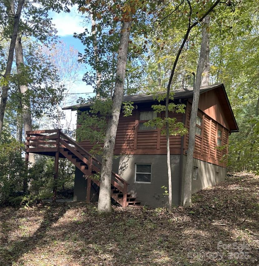 71 Lundy Ln., Waynesville, NC 28786