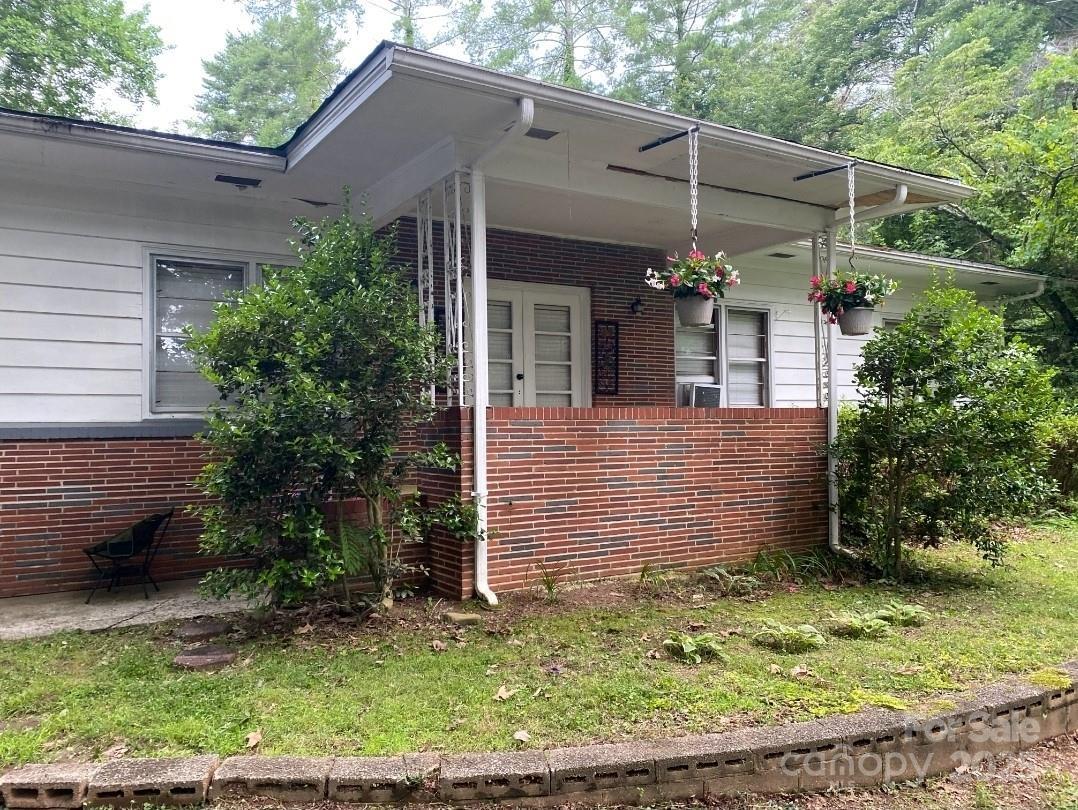 280 Walker St., Columbus, NC 28722