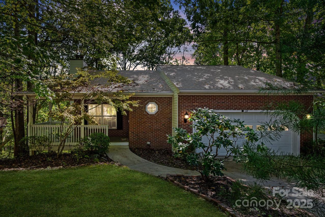 28 Foxberry Dr., Arden, NC 28704