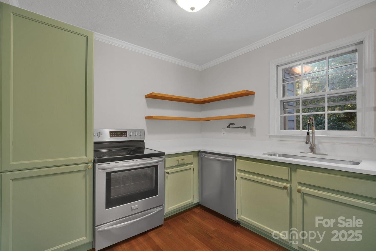 3300 Selwyn Farms Ln., Charlotte, NC 28209