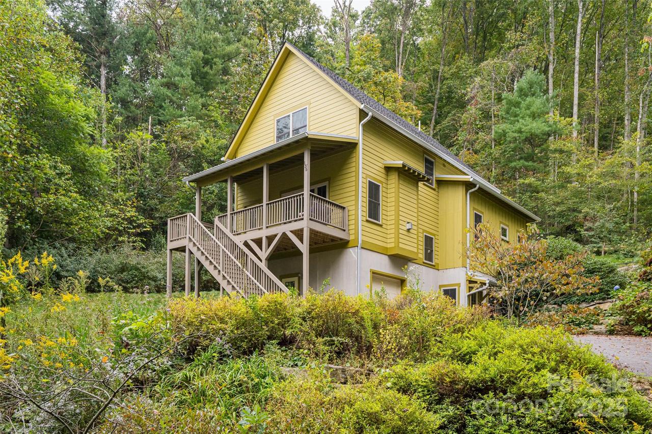 135 Spooks Branch Rd., Asheville, NC 28804