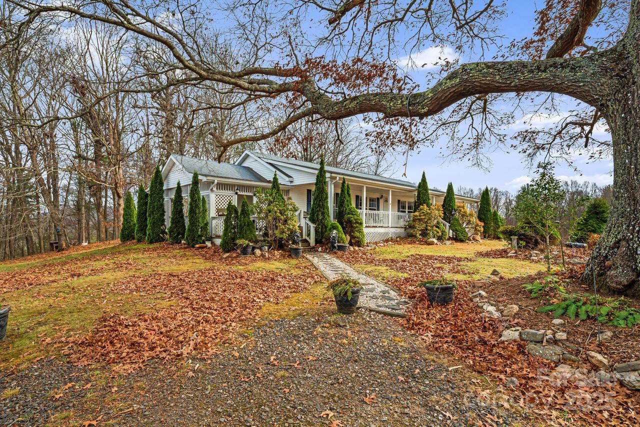 686 Sam Jones Rd., Burnsville, NC 28714