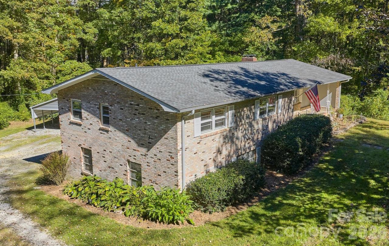 3214 Debbie Dr., Hendersonville, NC 28791
