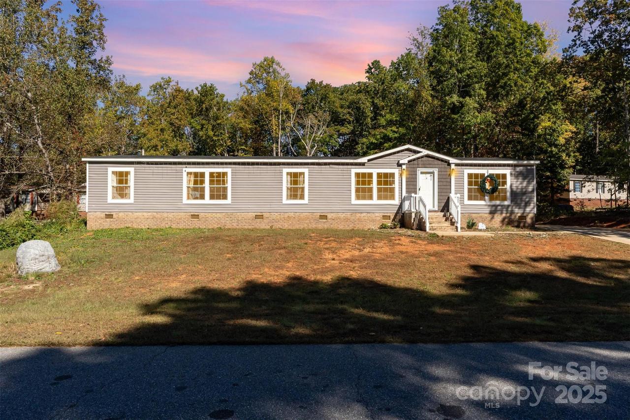 5843 Dachshund St., Iron Station, NC 28080