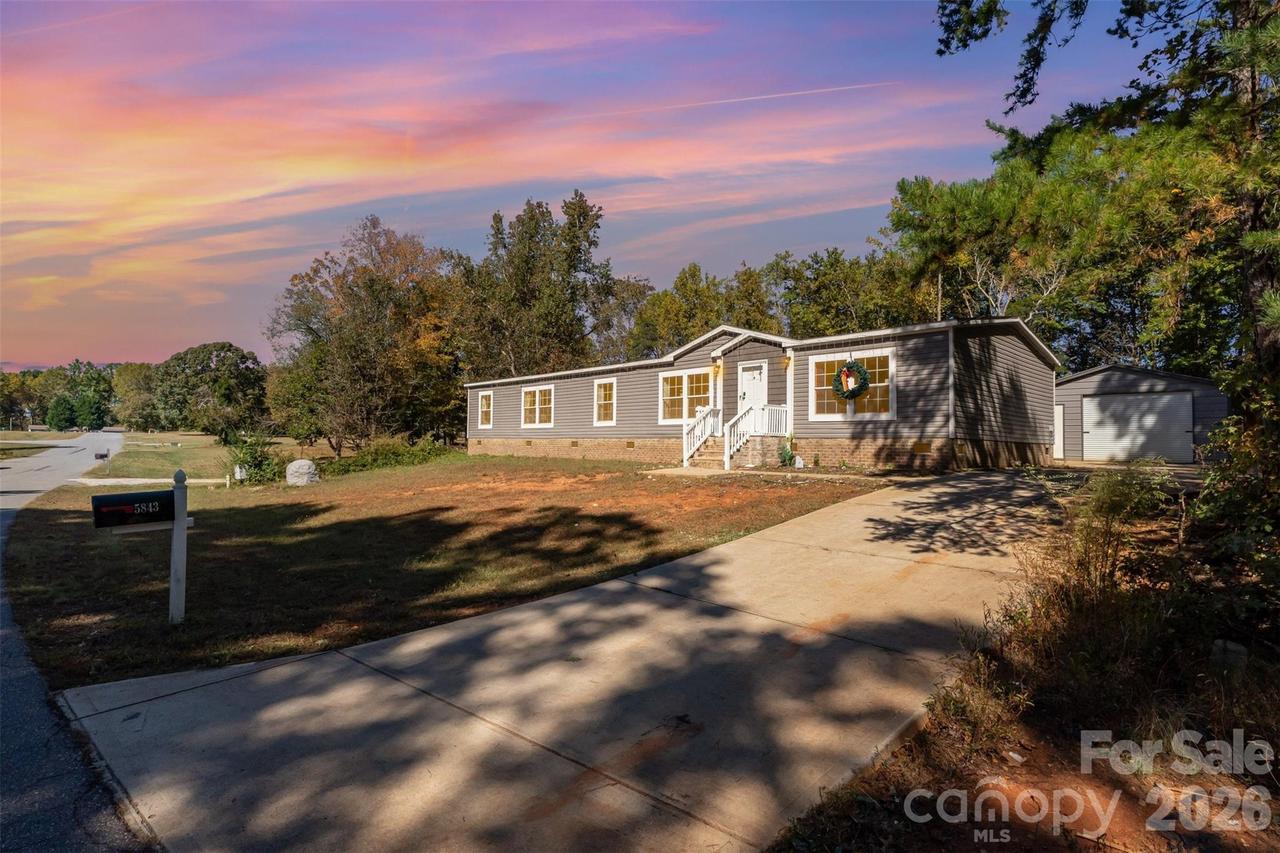 5843 Dachshund St., Iron Station, NC 28080