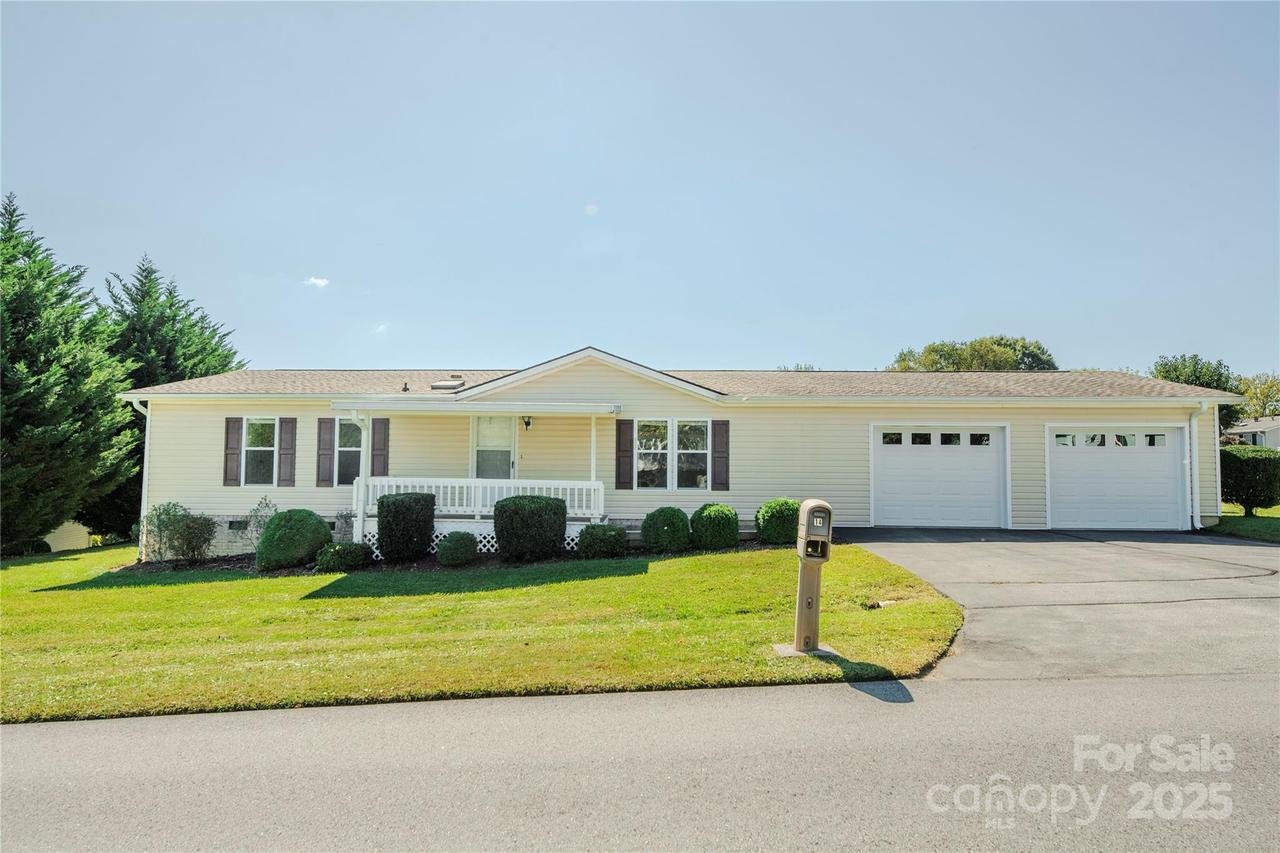 14 Beechnut Dr., Hendersonville, NC 28739