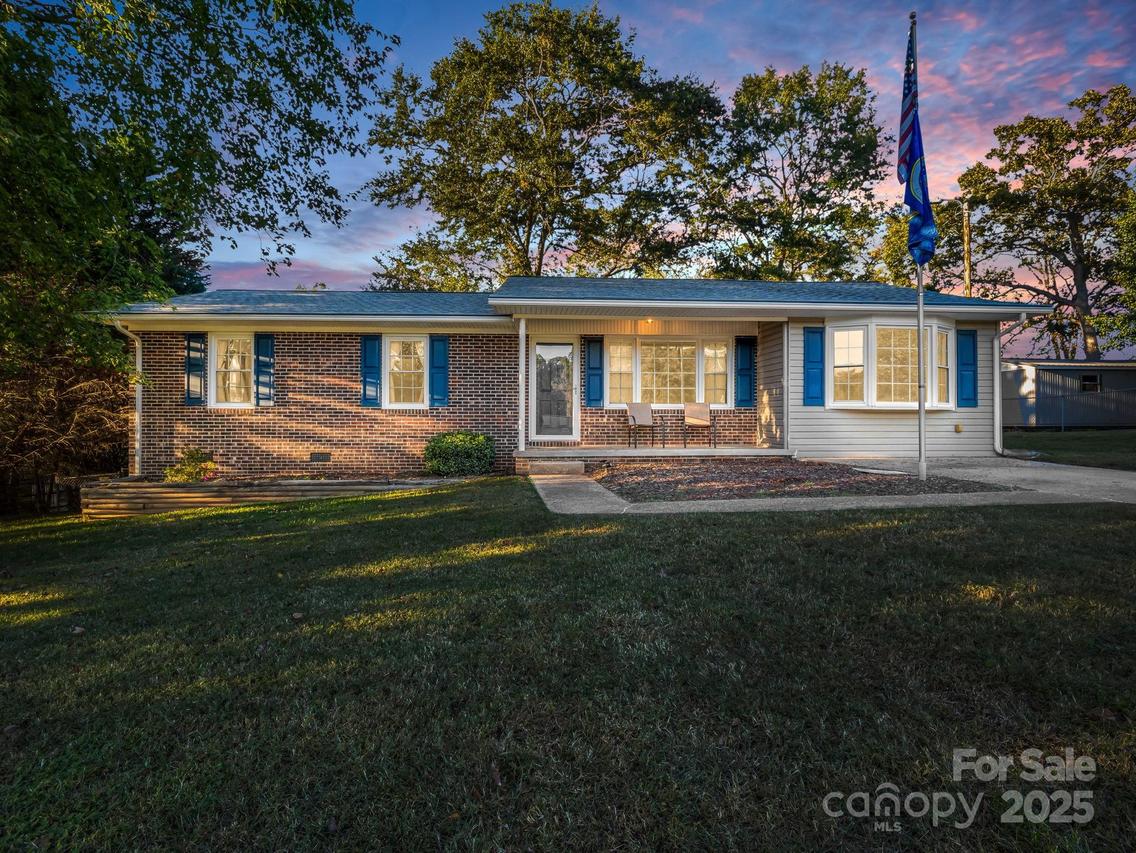 215 Cliffside St., Mooresboro, NC 28114