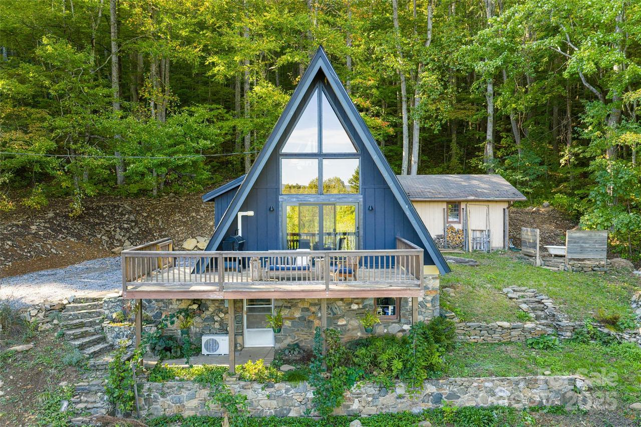 360 Banjo Branch Rd., Burnsville, NC 28714