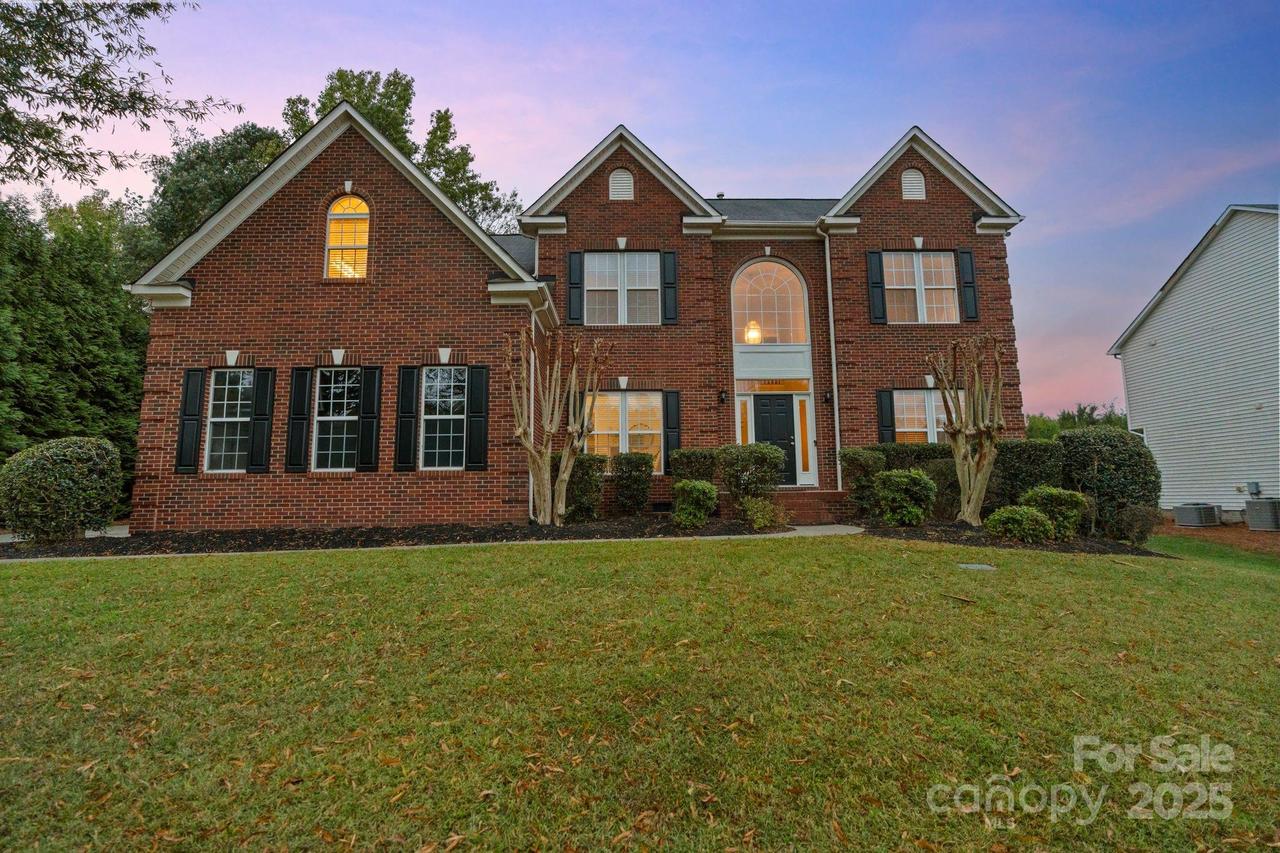 3213 Strawberry Ln., Matthews, NC 28104