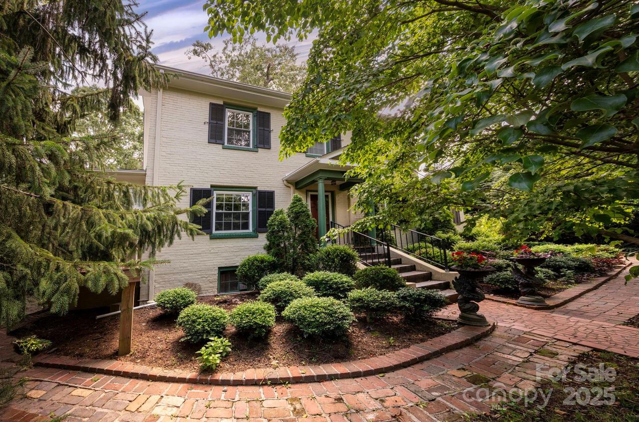 303 Country Club Rd., Asheville, NC 28804
