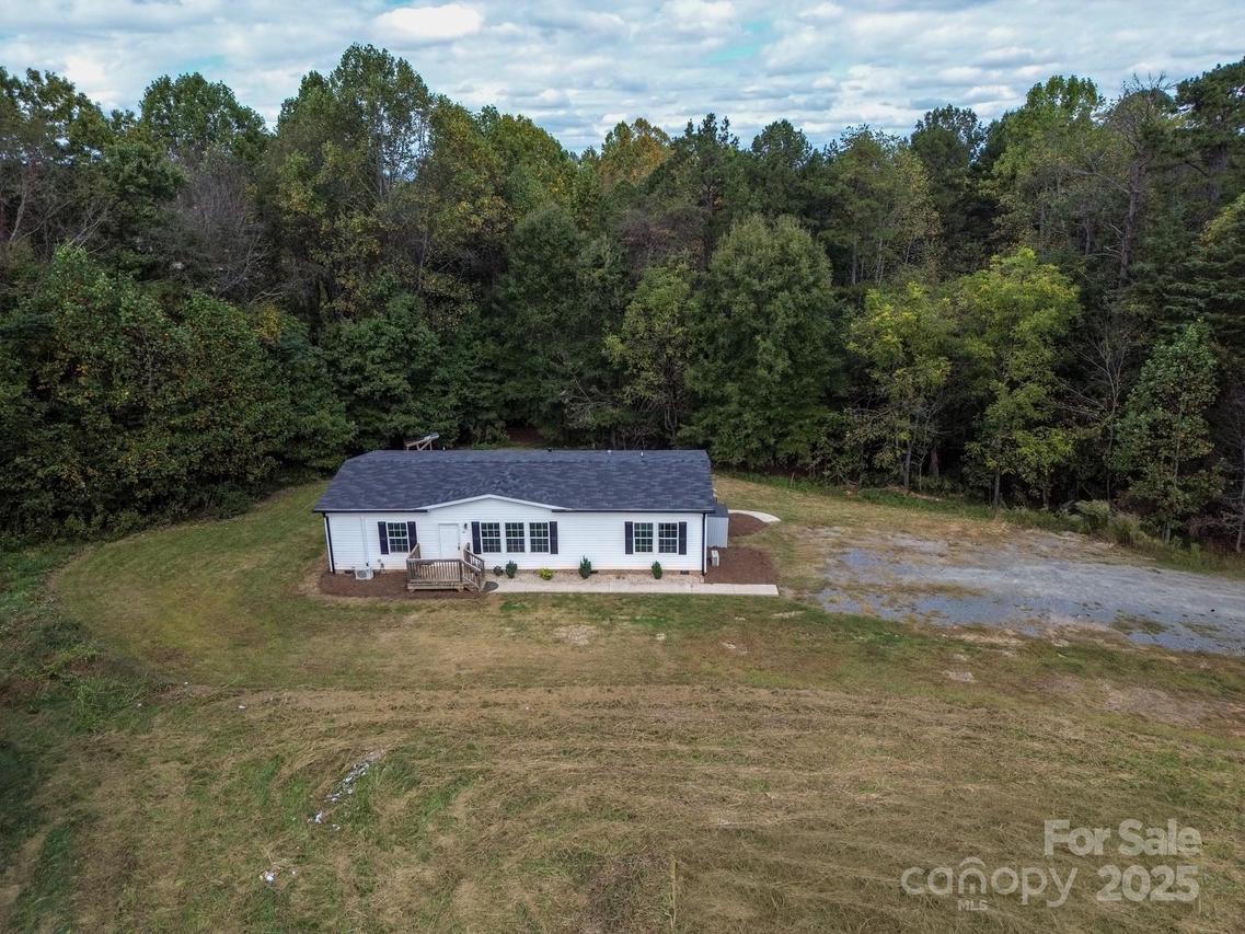 1710 Lone Hickory Rd., Yadkinville, NC 27055