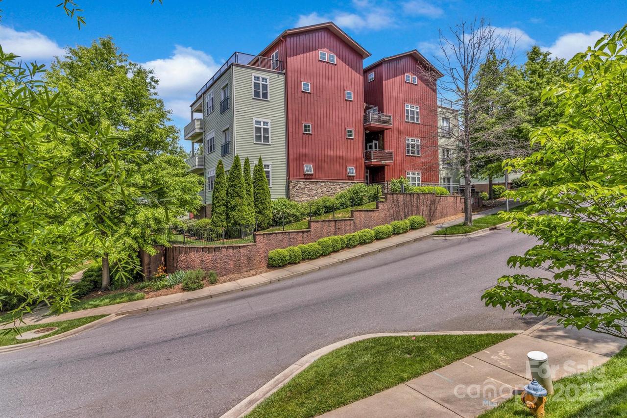 400 Skyloft Dr. #102, Asheville, NC 28801