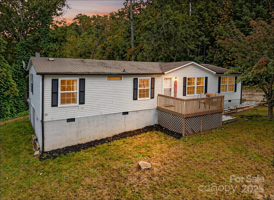 868 Hutch Mountain Rd., Fletcher, NC 28732