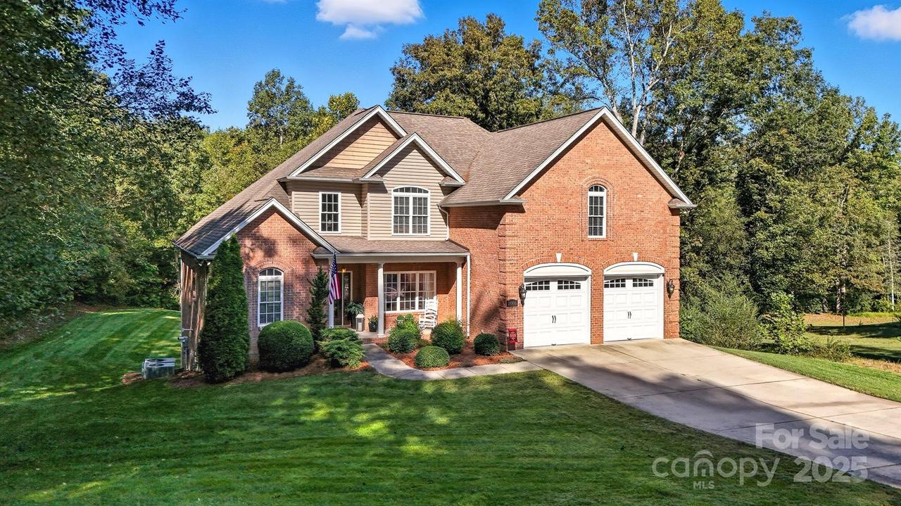 5005 Woodwinds Dr., Hickory, NC 28601