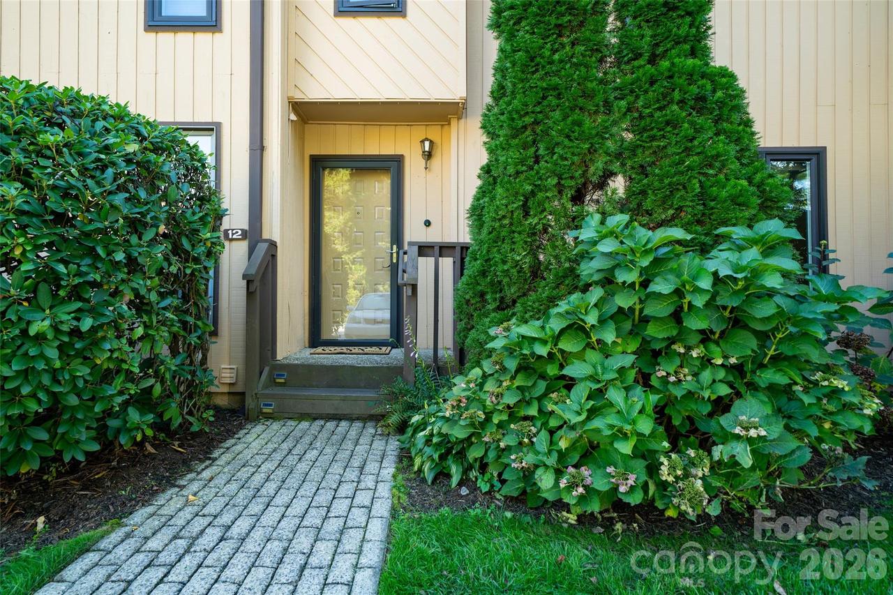 12 Pebble Creek Dr., Asheville, NC 28803