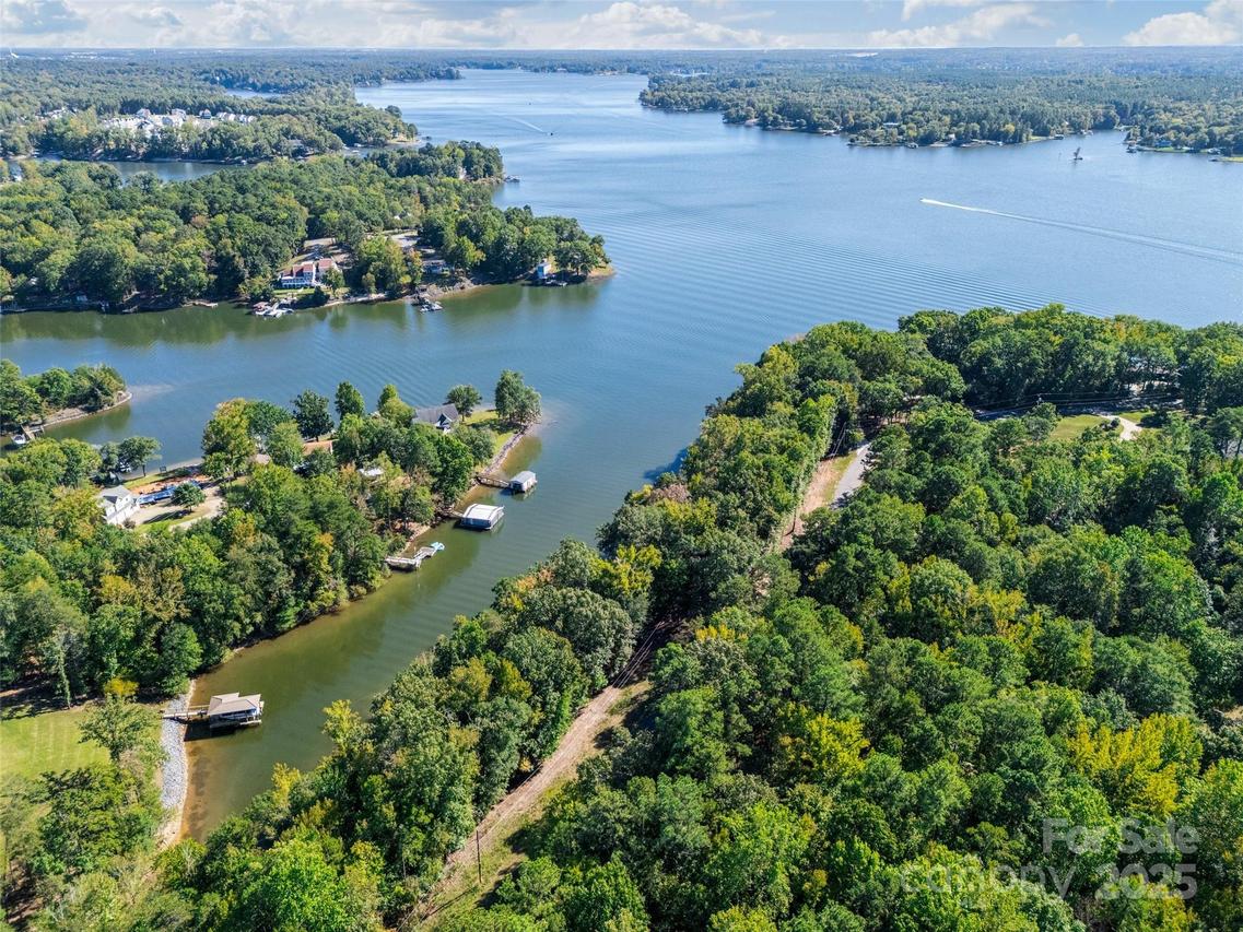 16512 Harbor View Rd., Charlotte, NC 28278
