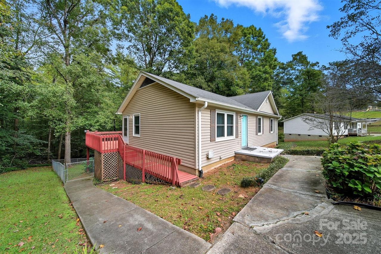 4168 Forest Point Dr., Hickory, NC 28602