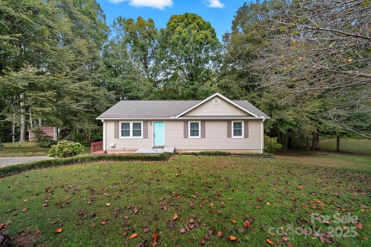 4168 Forest Point Dr., Hickory, NC 28602