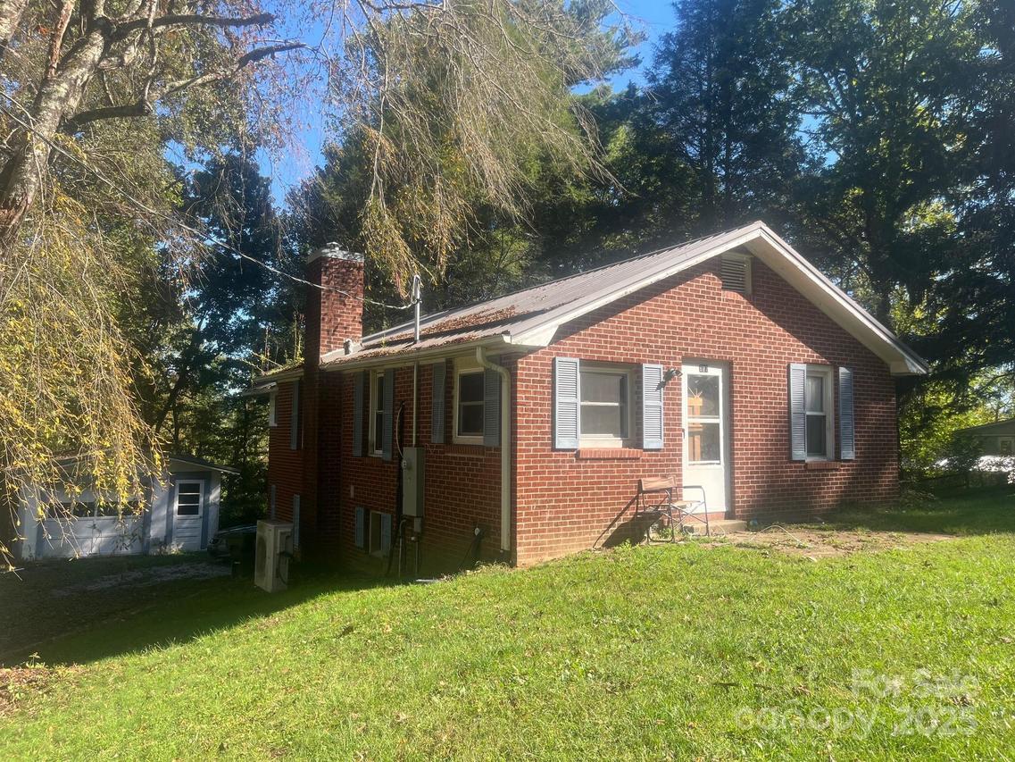 677 Mount Olivet Rd., Zirconia, NC 28790