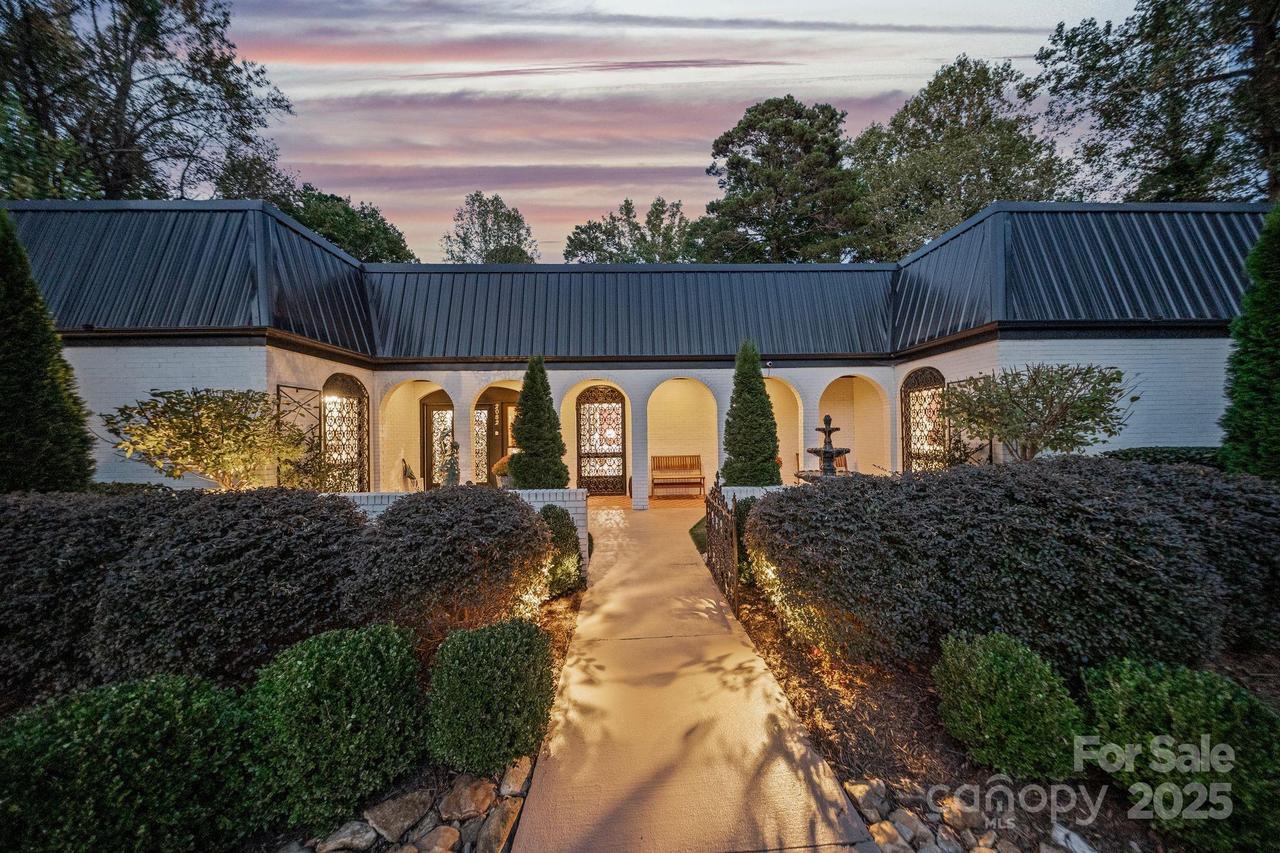 2082 2nd Street Dr., Hickory, NC 28601