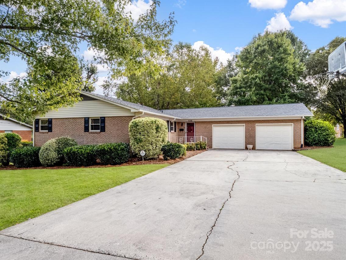 135 Greenview Dr., Kannapolis, NC 28081
