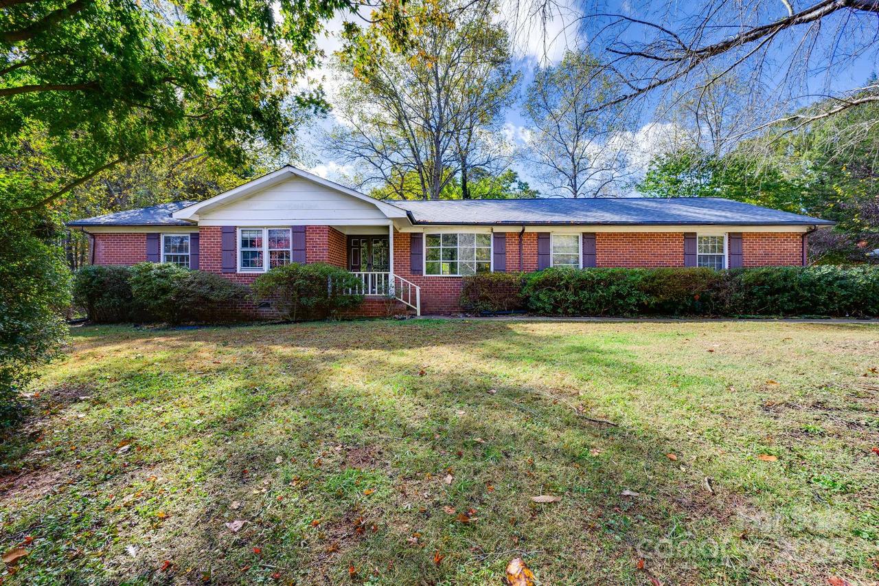 307 Heather Ln., Mount Holly, NC 28120