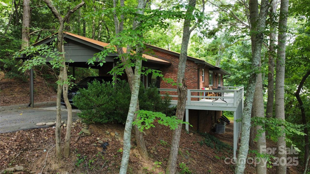 47 Hummingbird Rd., Franklin, NC 28734