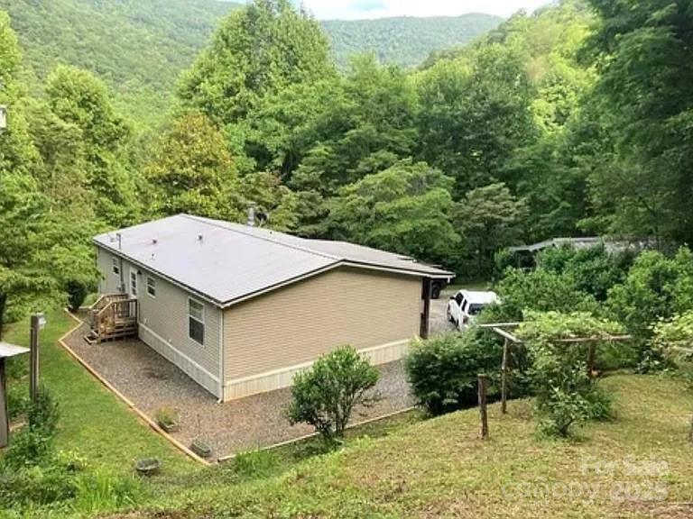 296 Bee Branch Rd., Bryson City, NC 28713
