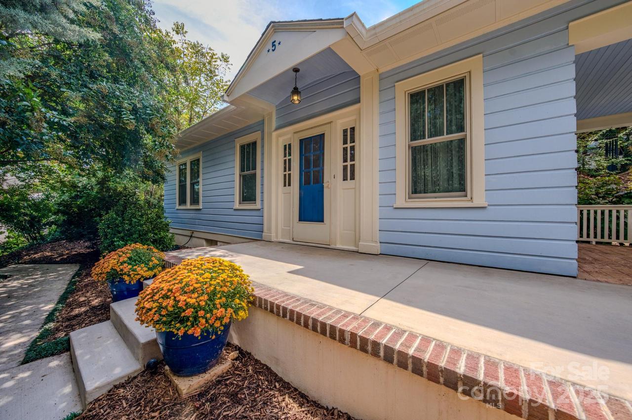 5 Camden Ave., Asheville, NC 28804