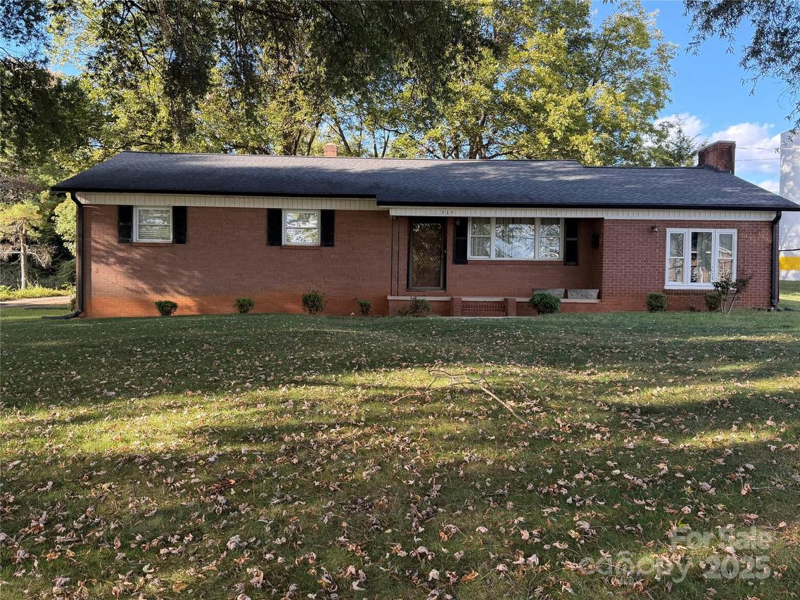 601 1st Avenue Dr., Taylorsville, NC 28681