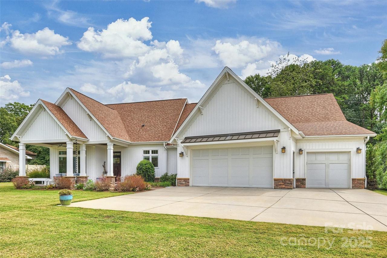 21228 Lakeview Cir., Cornelius, NC 28031