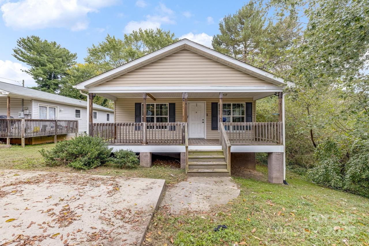 6 Deaver Park Cir., Asheville, NC 28806