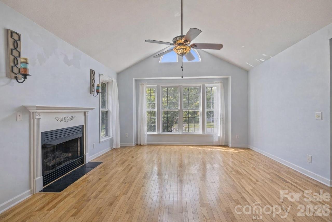 372 Kingfisher Ln., Mills River, NC 28759