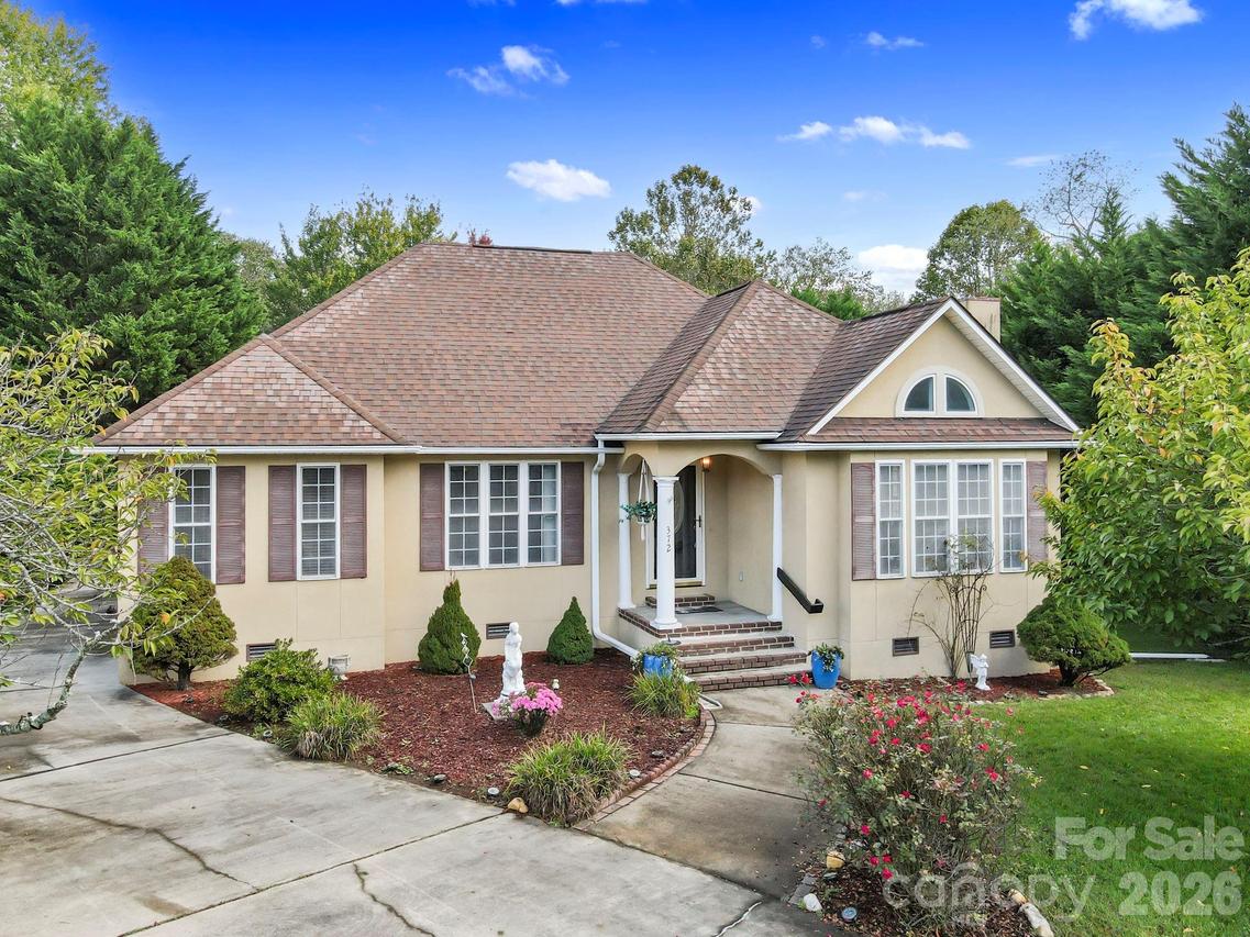 372 Kingfisher Ln., Mills River, NC 28759