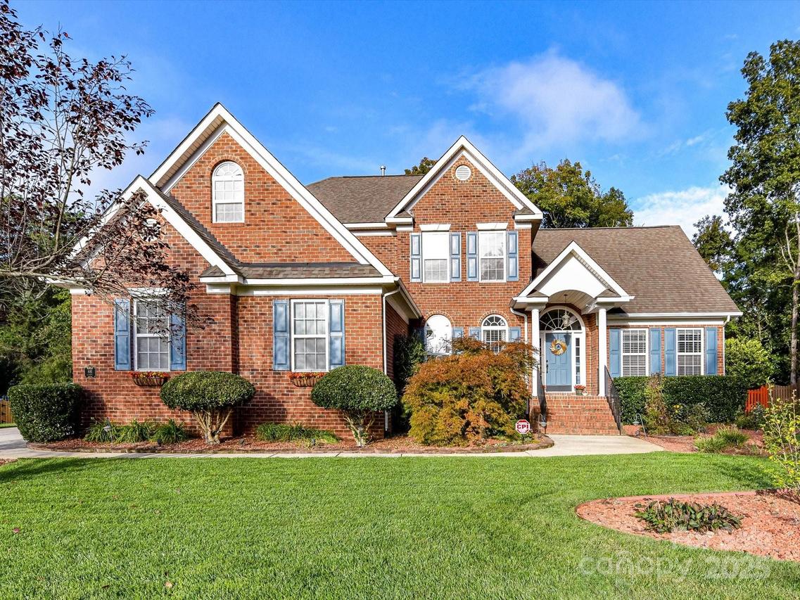 881 Clonmel Dr., Matthews, NC 28104